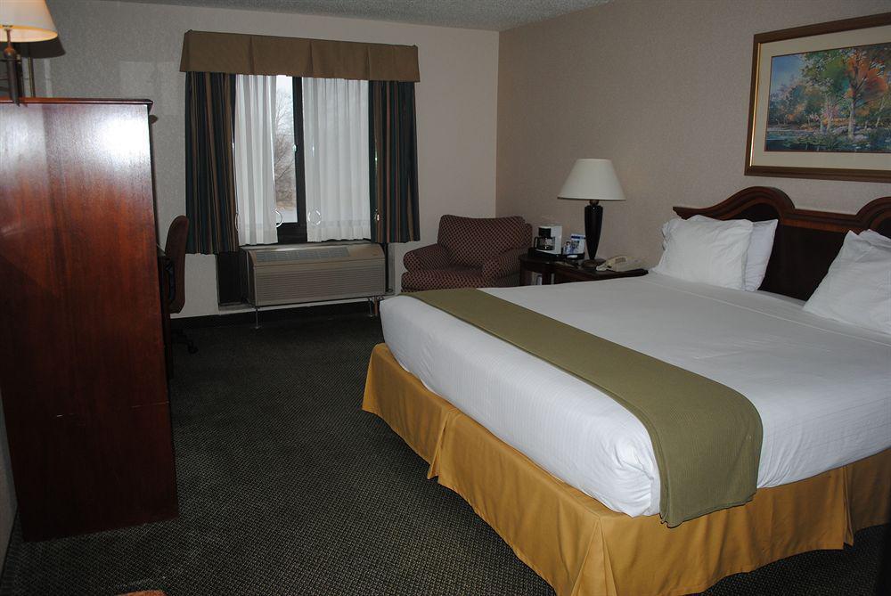 Holiday Inn Express Milwaukee N- Brown Deer/Mequon Exteriör bild
