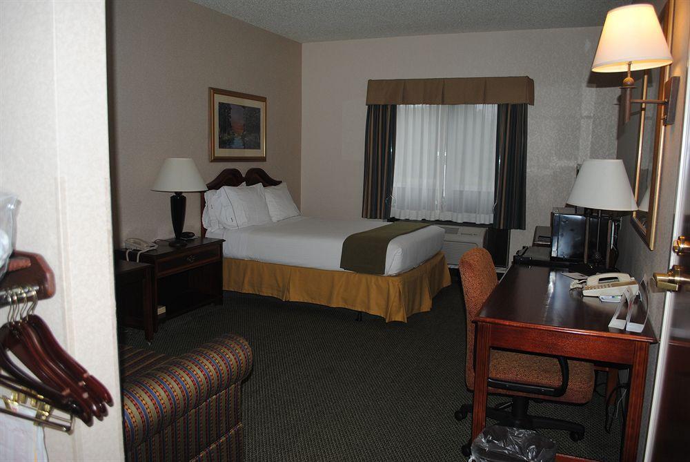 Holiday Inn Express Milwaukee N- Brown Deer/Mequon Exteriör bild
